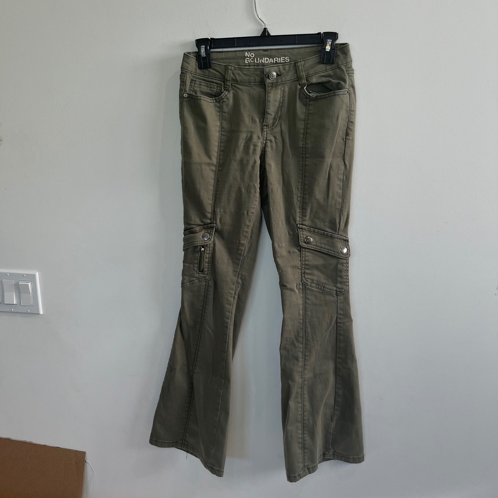 No Boundaries Olive Green Cargo Flare Pants Size 4 Utility Mid Rise Y2K Style